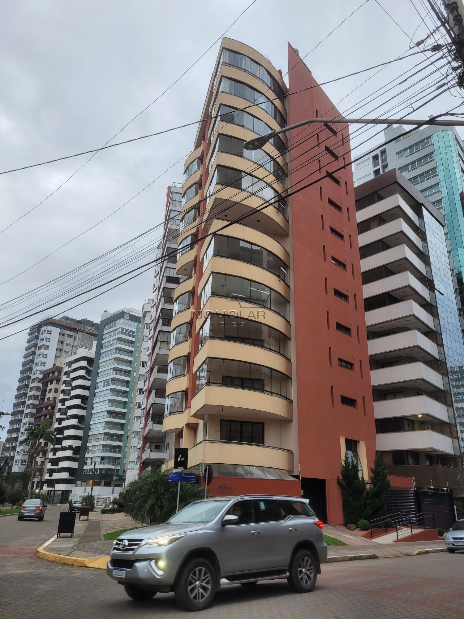 Apartamento com 3 dormitórios em Torres, no bairro Centro à venda