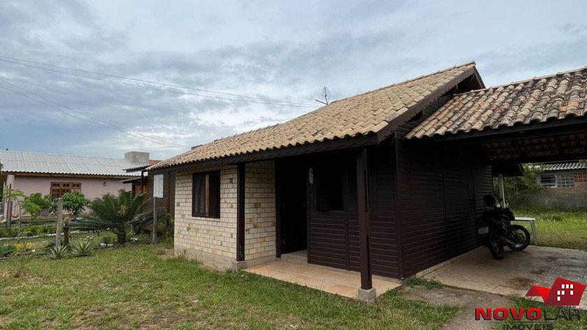 Casa com 2 dormitórios em Torres, no bairro Itapeva à venda