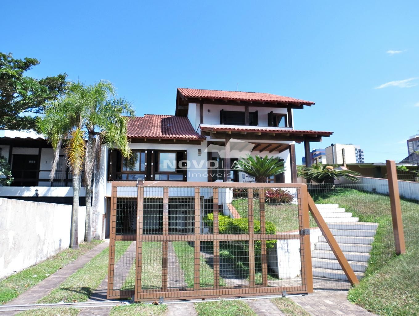 Casa com 6 dormitórios em Torres, no bairro Predial à venda