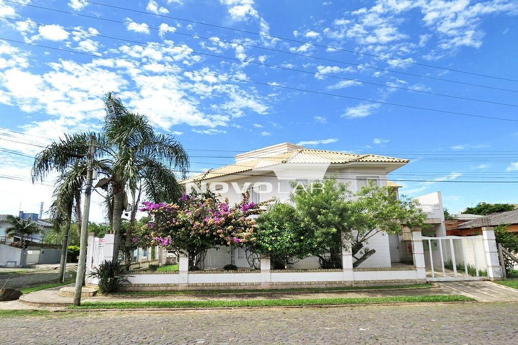 Casa com 4 dormitórios em Torres, no bairro Praia da Cal à venda