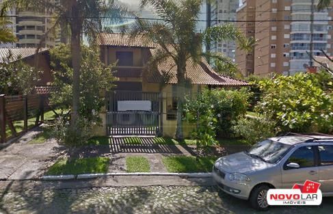 Casa com 3 dormitórios em Torres, no bairro Praia Grande à venda
