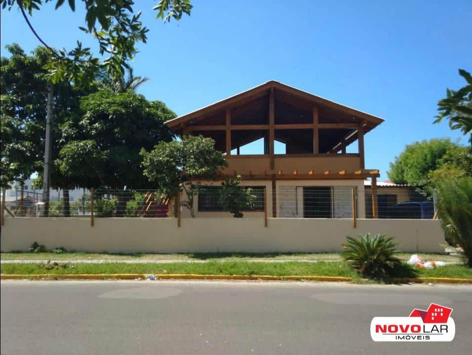 Casa com 2 dormitórios em Torres, no bairro Praia da Cal à venda