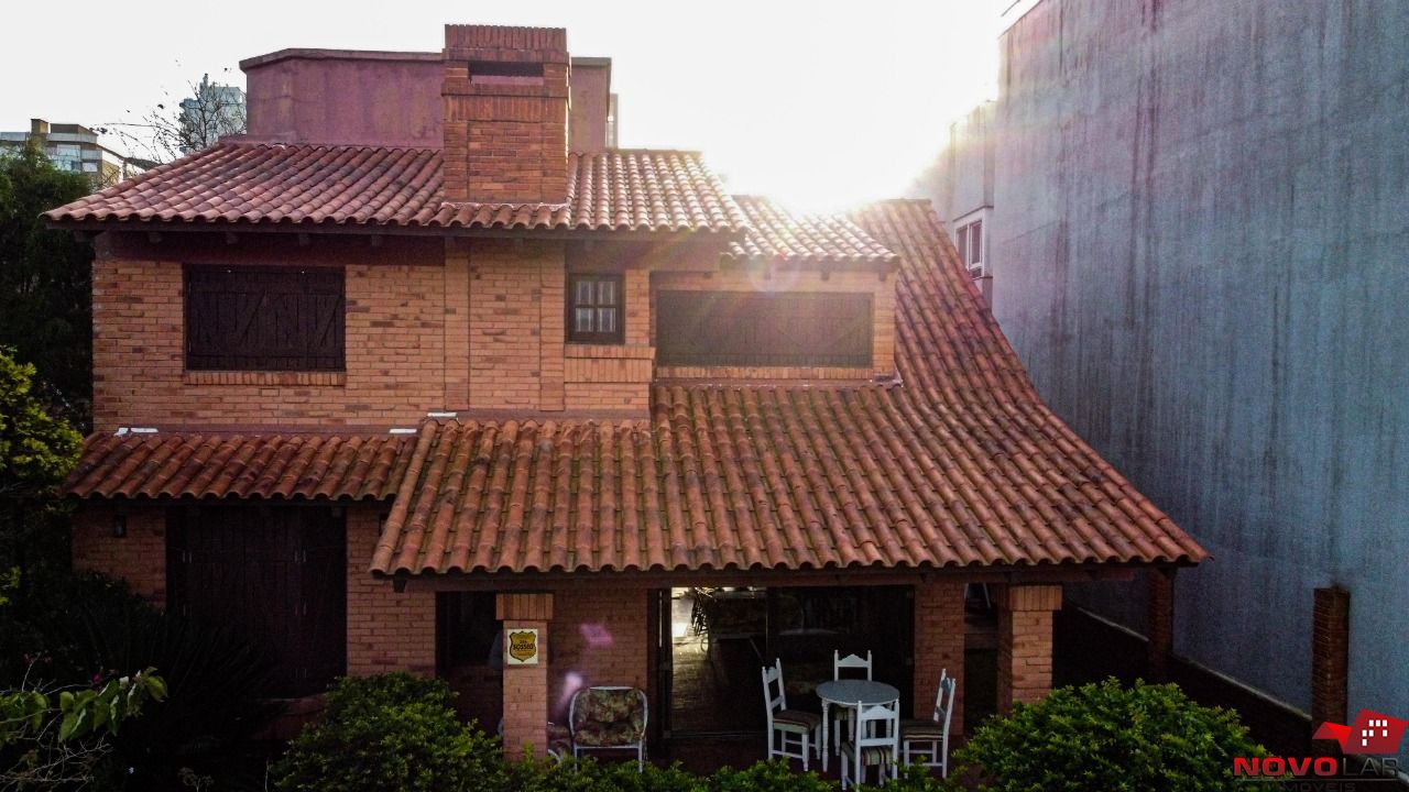 Casa com 8 dormitórios em Torres, no bairro Praia Grande à venda